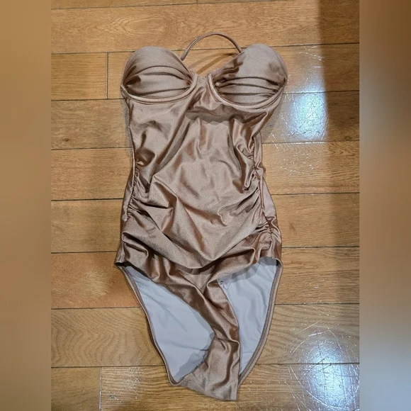 Womens Ruched Underwire One-Piece Swimsuit, Caramel, Size XS
